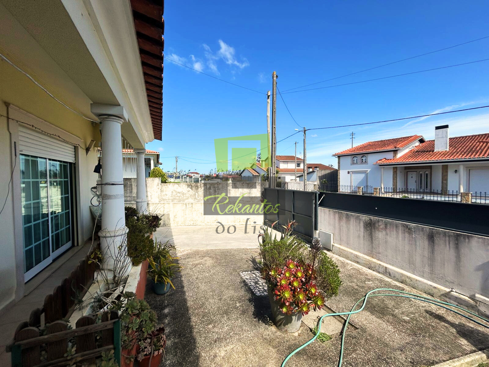 Moradia geminada à venda na Rua da Ribeira à Amieira