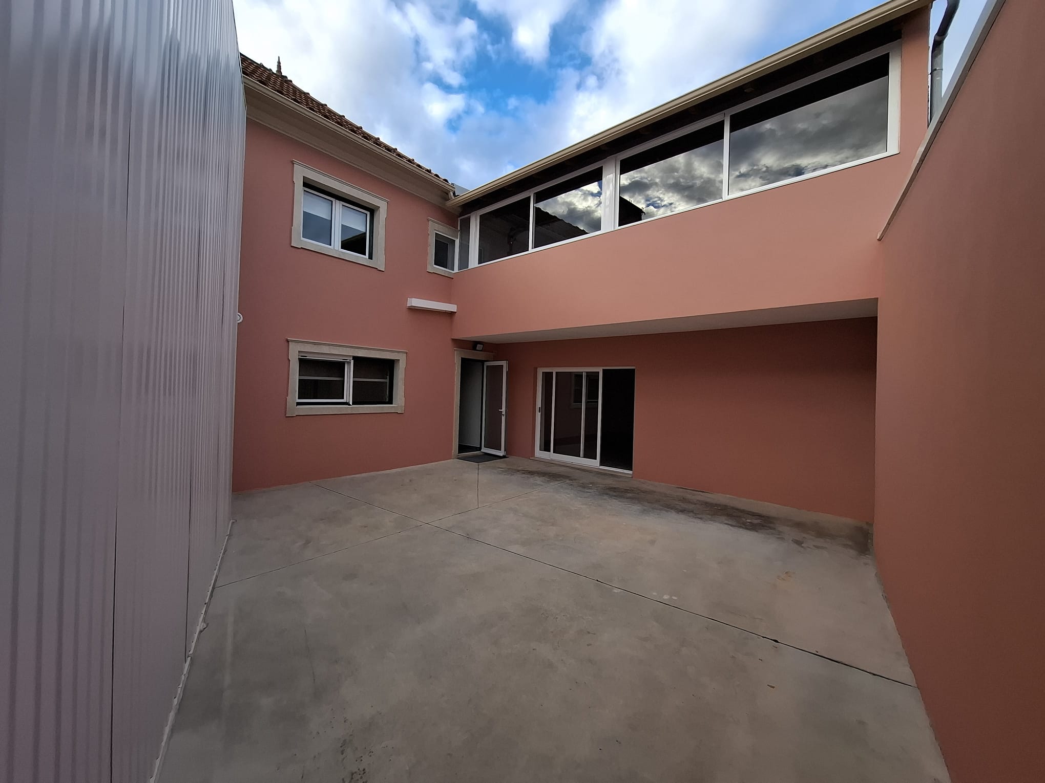 Moradia renovável disponível para arrendamento